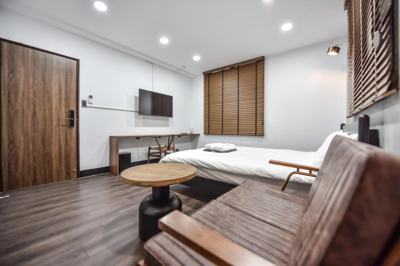 Eryang Homestay Tainan Luaran gambar